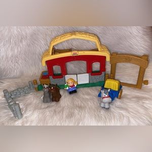 Vintage 2003 Fisher Price Little People Animal Sounds Stable *WORKS*